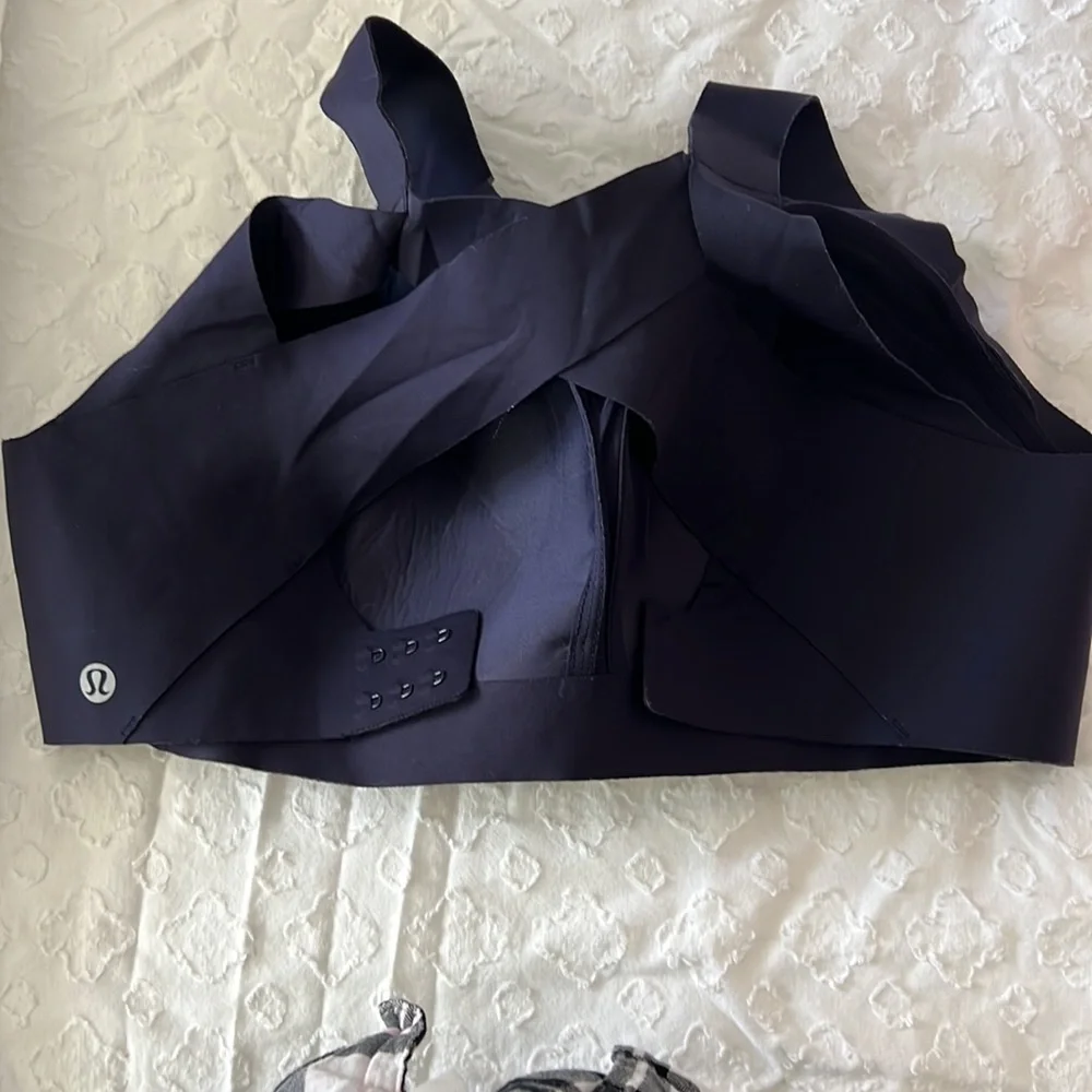 Lululemon - Picture 2 of 2